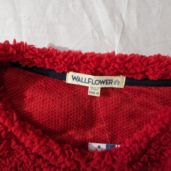 NWT red pullover Christmas motif sweater reindeer women's medium Wallflower - Picture 7 of 8